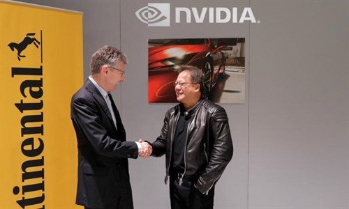 Continentals CEO Elmar Degenhart tv og Nvidias CEO Jensen Huang.jpg